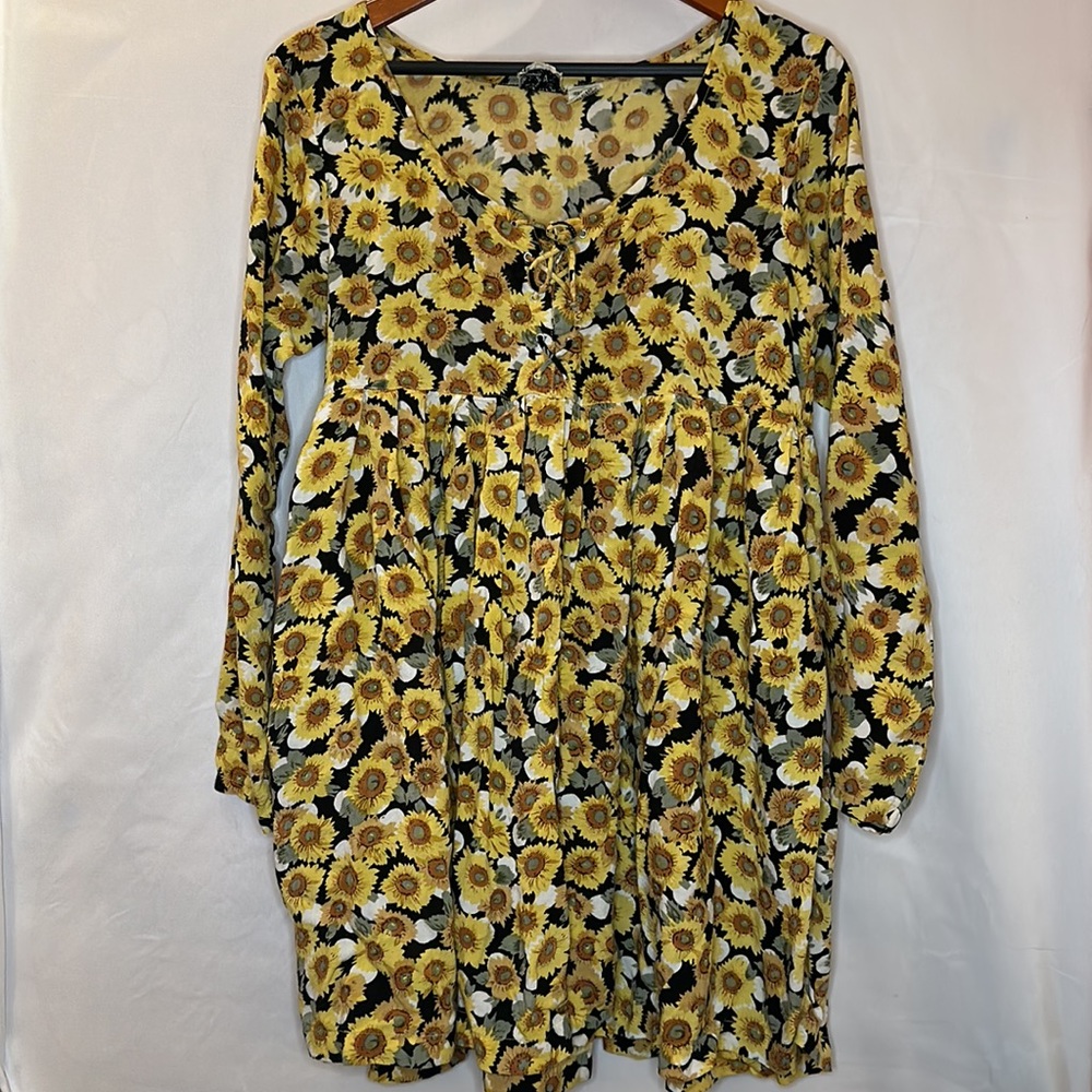 90s Vintage Y2K sunflower babydoll dress Medium